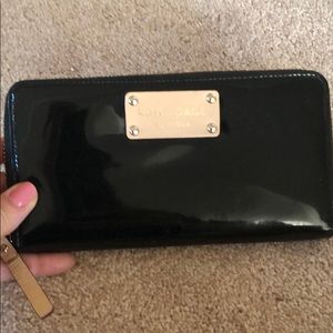Kate Spade zippered wallet